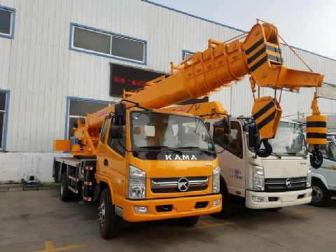 點(diǎn)擊查看詳細(xì)信息<br>標(biāo)題：10噸凱馬汽車吊 閱讀次數(shù)：2233